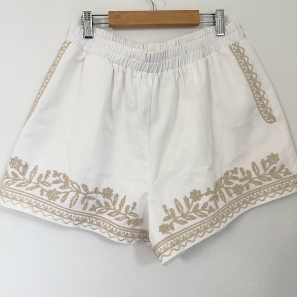 Mable Pants - White High-Waist Embroidered Women’s Shorts with Beige Trim